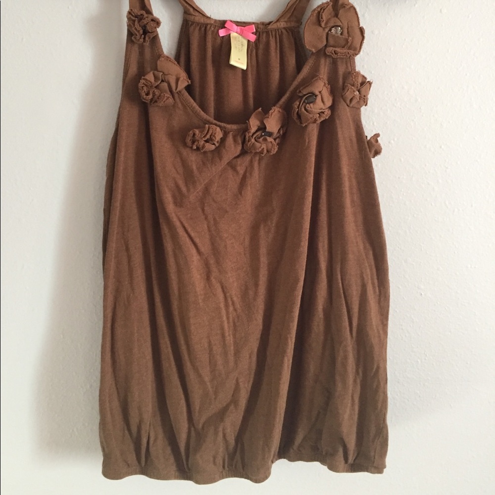 A cute brown sleeveless shirt